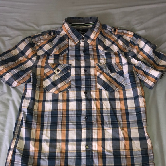 Button up - Picture 1 of 3